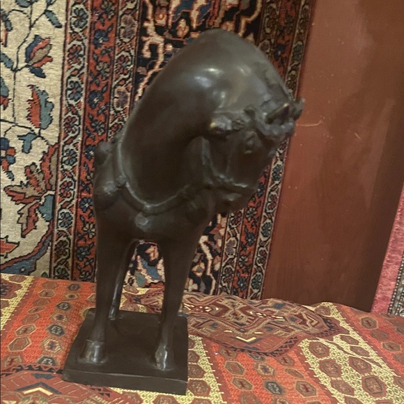 Elegant bronze Black Horse Sculpture - Picture 5 of 9